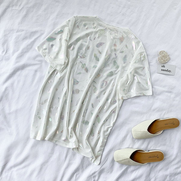 Tricou de damă modern cu paiete și inscripție în roz și alb