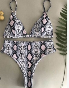 Модерен дамски бански костюм от две части в различни цветове и висока талия