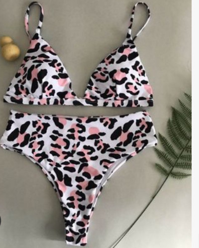 Модерен дамски бански костюм от две части в различни цветове и висока талия