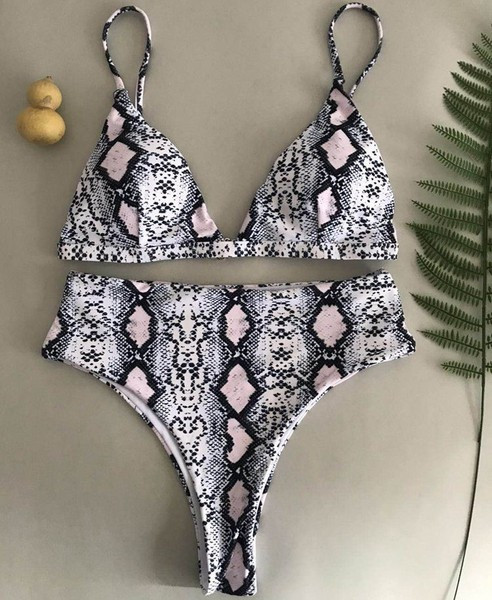 Модерен дамски бански костюм от две части в различни цветове и висока талия