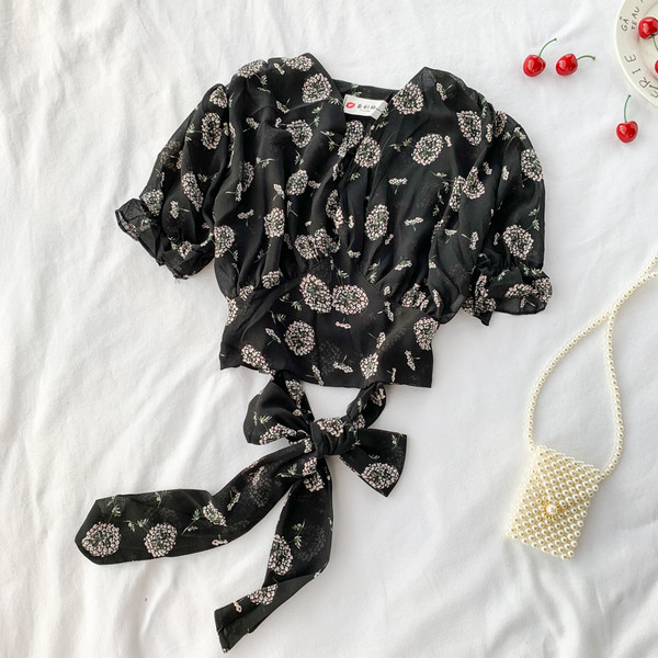 Bluză scurtă de damă modernă cu mâneci scurte și model floral în mai multe culori