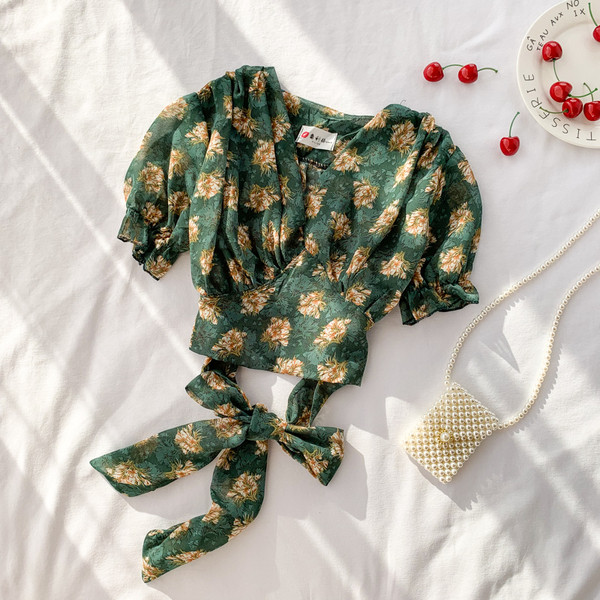 Bluză scurtă de damă modernă cu mâneci scurte și model floral în mai multe culori