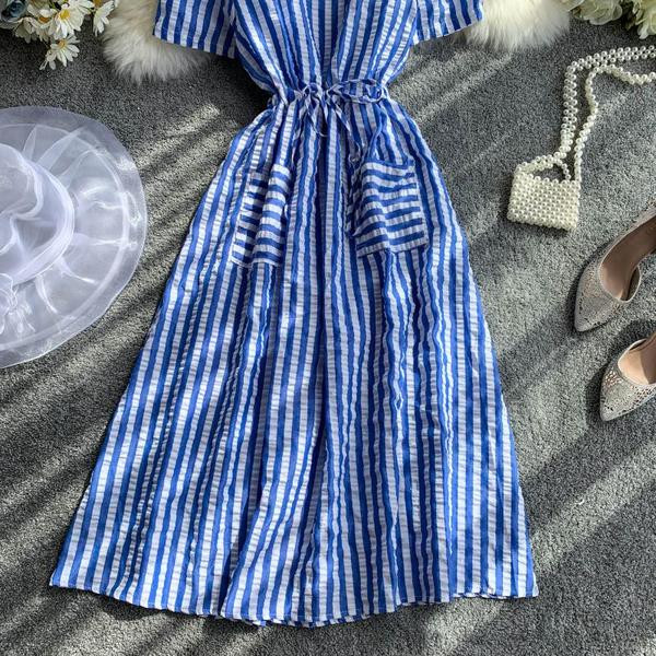 Rochie de dama in dungi cu decolteu O cu buzunar si cravate in doua culori