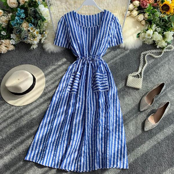 Rochie de dama in dungi cu decolteu O cu buzunar si cravate in doua culori