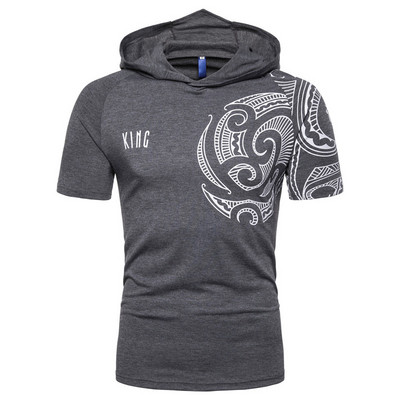 Tricou barbatesc cu aplicatie si gluga in mai multe culori