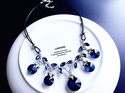 Colier elegant de damă cu pietre în albastru