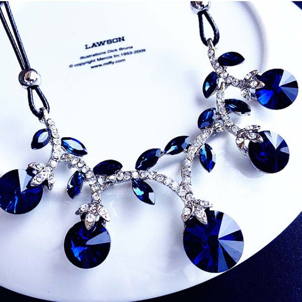 Colier elegant de damă cu pietre în albastru