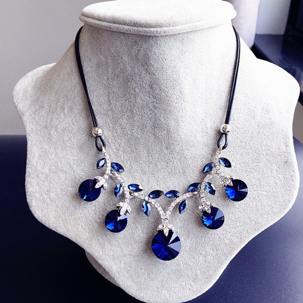 Colier elegant de damă cu pietre în albastru