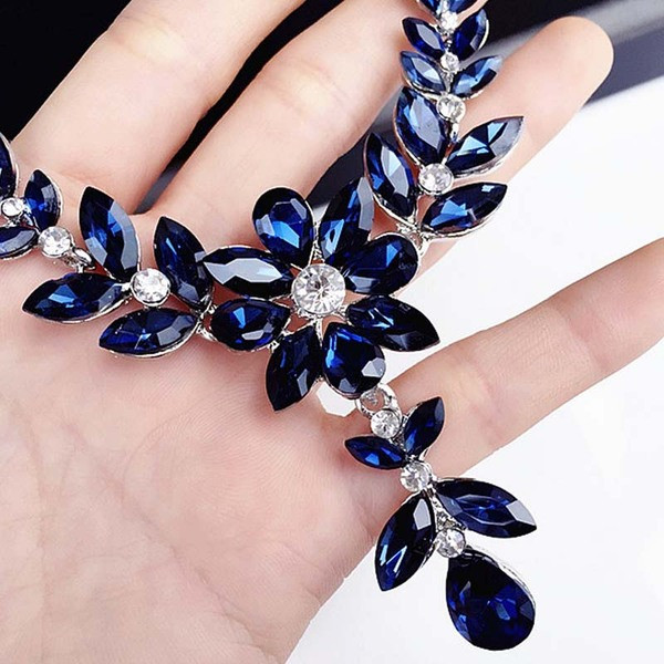 Colier de dama actual cu pietre colorate