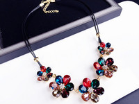 Colier de dama model nou in trei culori cu pietre