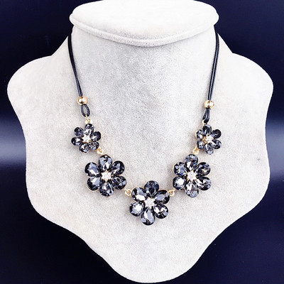 Colier de dama model nou in trei culori cu pietre