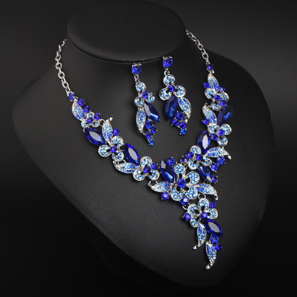 Set-cercei și colier de damă în trei culori