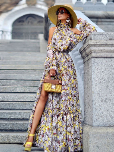 Rochie lungă de damă modernă cu umerii goi și guler înalt