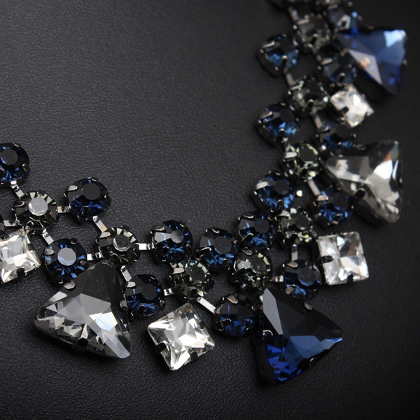 Colier elegant de damă-cu pietre colorate