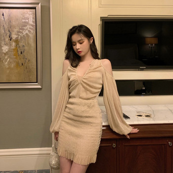 Стилна дамска рокля в бежов цвят с голи рамене