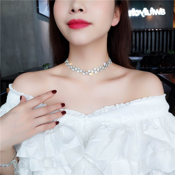 Colier de dama de culoare argintie cu pietre