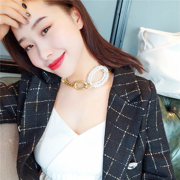 Colier modern de dama - in culoare aurie cu perle