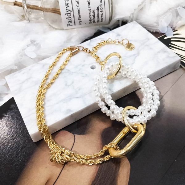 Colier modern de dama - in culoare aurie cu perle