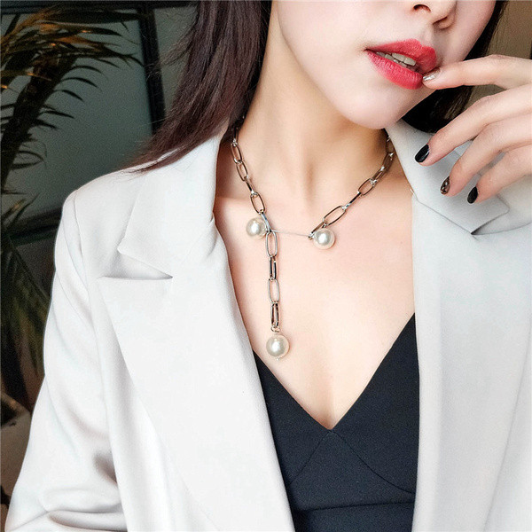 Colier modern de dama de culoare argintie cu perle