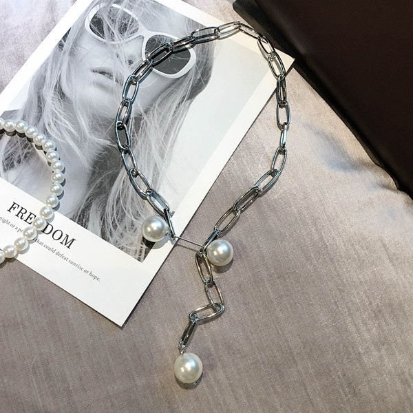 Colier modern de dama de culoare argintie cu perle