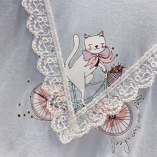 Tricou de dama modern cu aplicatie si dantela in patru culori