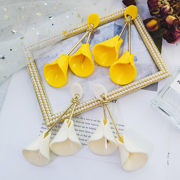 Cercei lungi de dama alb si galben