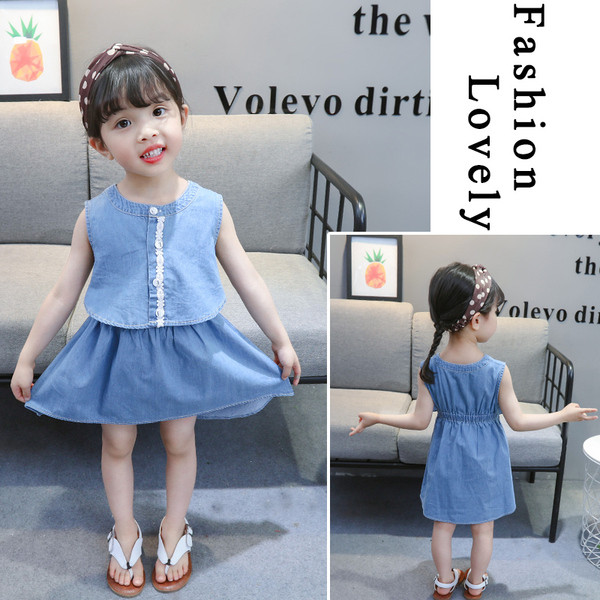 Rochie moderna pentru copii cu decolteu in O si nasturi