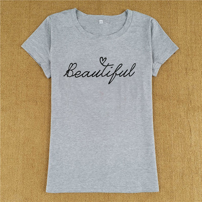 Модерна дамска тениска с къс ръкав и надпис в няколко цвята 