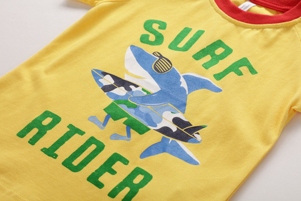 Tricou pentru copii cu aplicatie - in patru culori pentru baieti