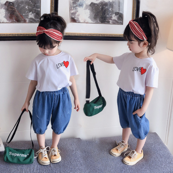 Tricou pentru fete pentru copii - alb cu aplicatie