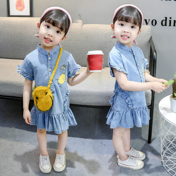 Modern gyerekruha rátéttel és gombokkal