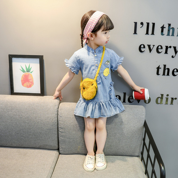 Modern gyerekruha rátéttel és gombokkal