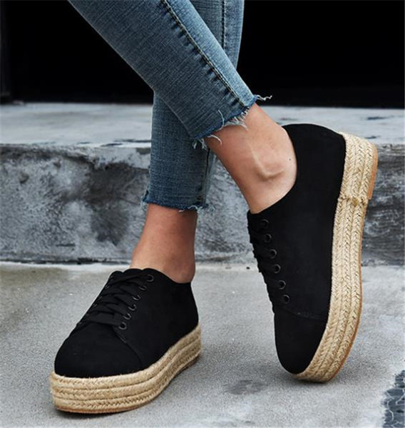 Alkalmi női tornacipő állatmintával és fűzővel