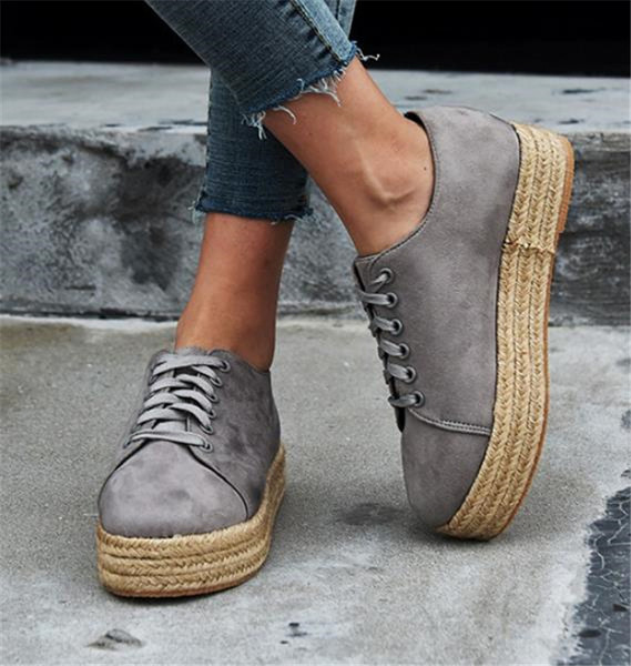 Alkalmi női tornacipő állatmintával és fűzővel