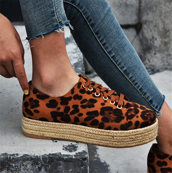 Alkalmi női tornacipő állatmintával és fűzővel