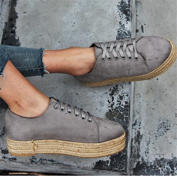 Alkalmi női tornacipő állatmintával és fűzővel