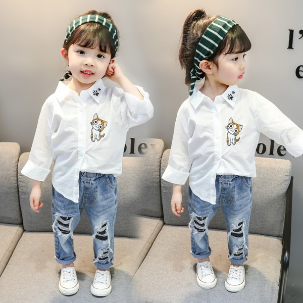 Cămașă modernă pentru fete pentru copii în alb cu broderie