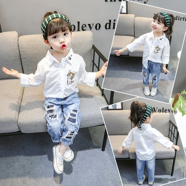 Cămașă modernă pentru fete pentru copii în alb cu broderie