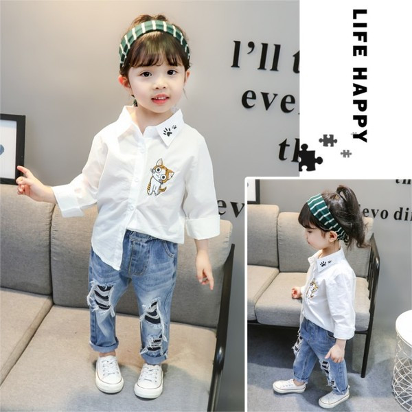 Cămașă modernă pentru fete pentru copii în alb cu broderie