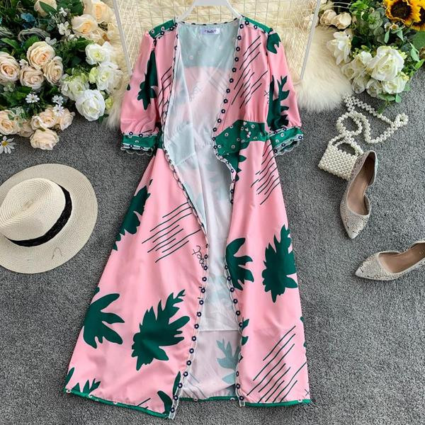 Модерна дамска рокля с къс ръкав и цепка в два цвята