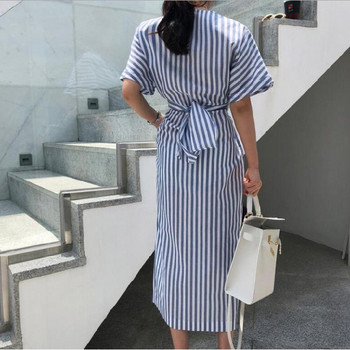 Rochie de damă modernă în dungi în albastru cu mâneci scurte