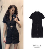 Дънкова рокля с отвор на талията и къс ръкав в черен цвят