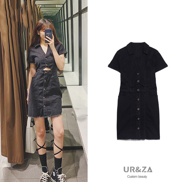 Дънкова рокля с отвор на талията и къс ръкав в черен цвят