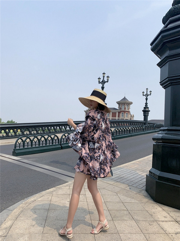 Широка дамска риза с лотос ръкав с флорален десен