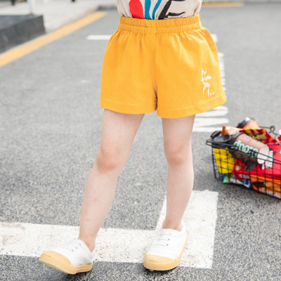 Pantaloni scurți pentru copii în galben pentru fete