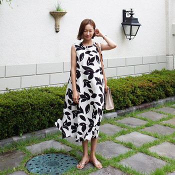 Rochie lungă de damă modernă în alb cu model