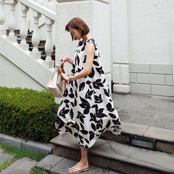 Rochie lungă de damă modernă în alb cu model