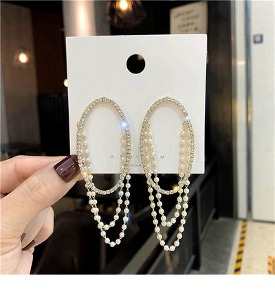 Cercei de dama actuali cu forma rotunda