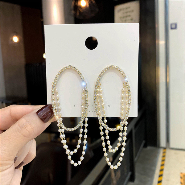 Cercei de dama actuali cu forma rotunda