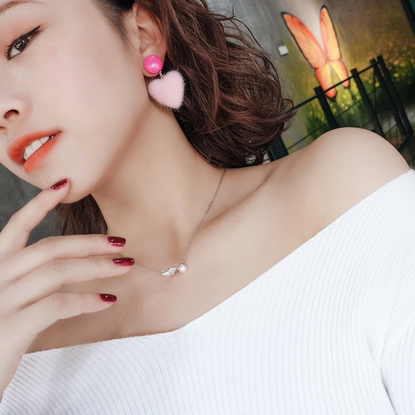 Cercei eleganti de dama in forma de inima